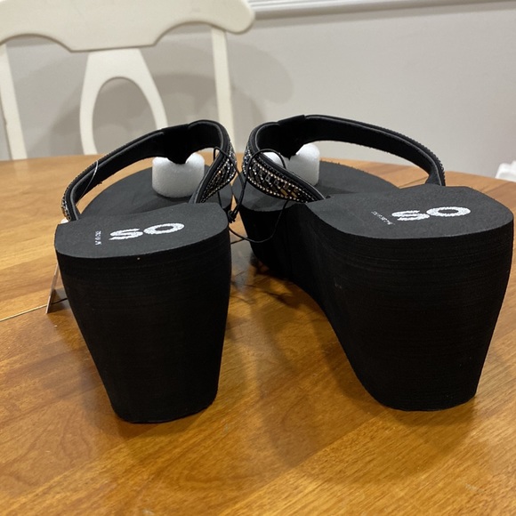 NWT. SO, women’s size 10, platform flip flops. - Picture 5 of 9